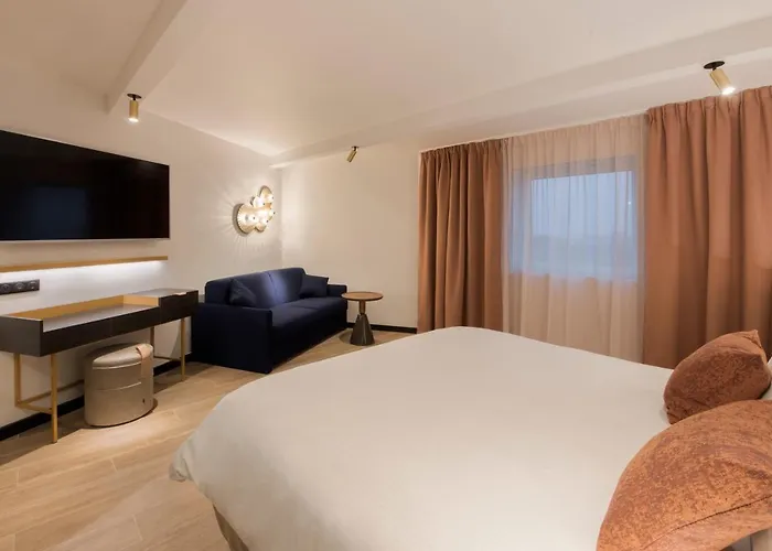 Hotel Golden Tulip Cdg Airport 4*